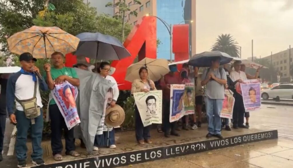 Con la esperanza de que regresen nuestros 43 hijos