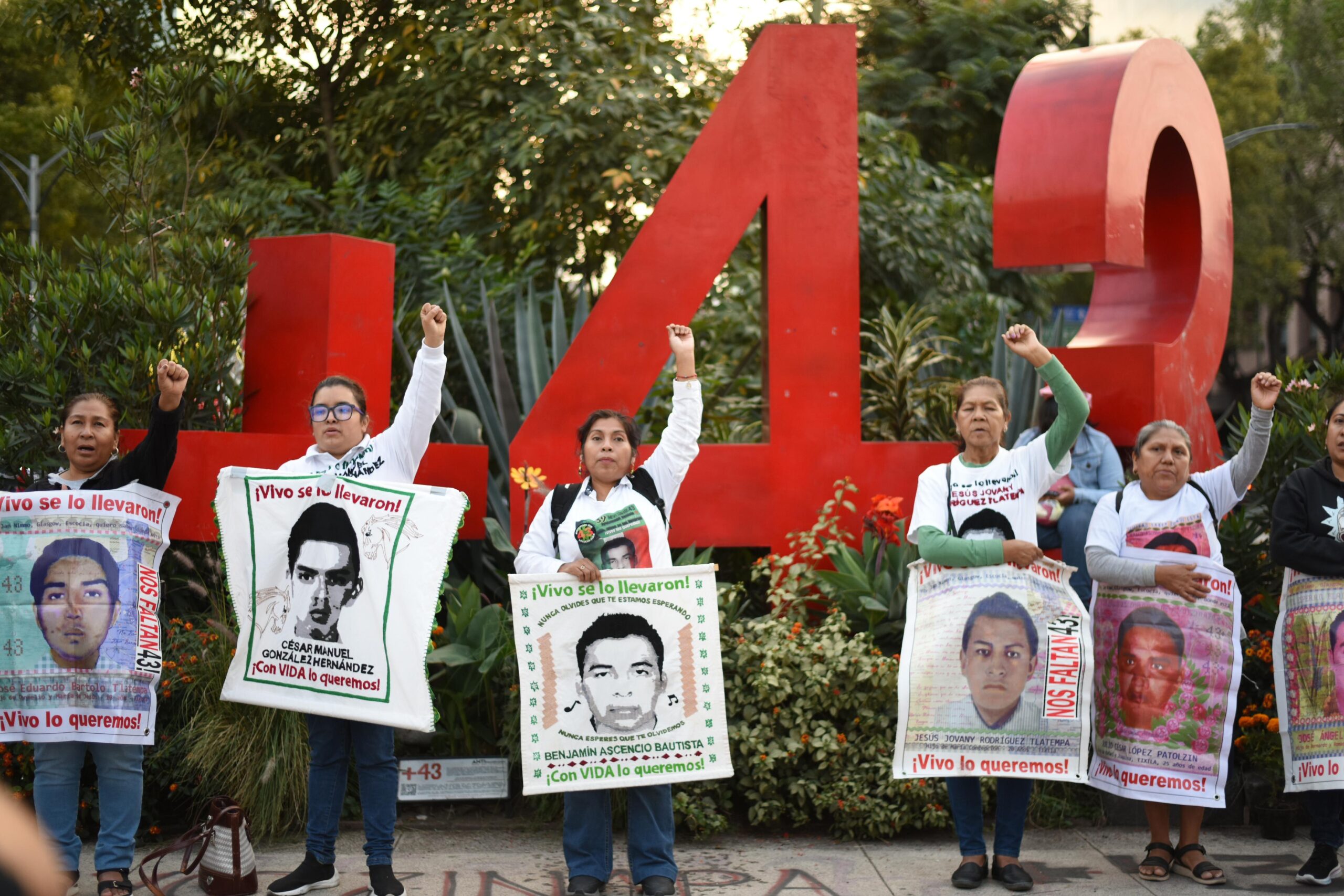 Ayotzinapa: 121 meses de impunidad y mentiras