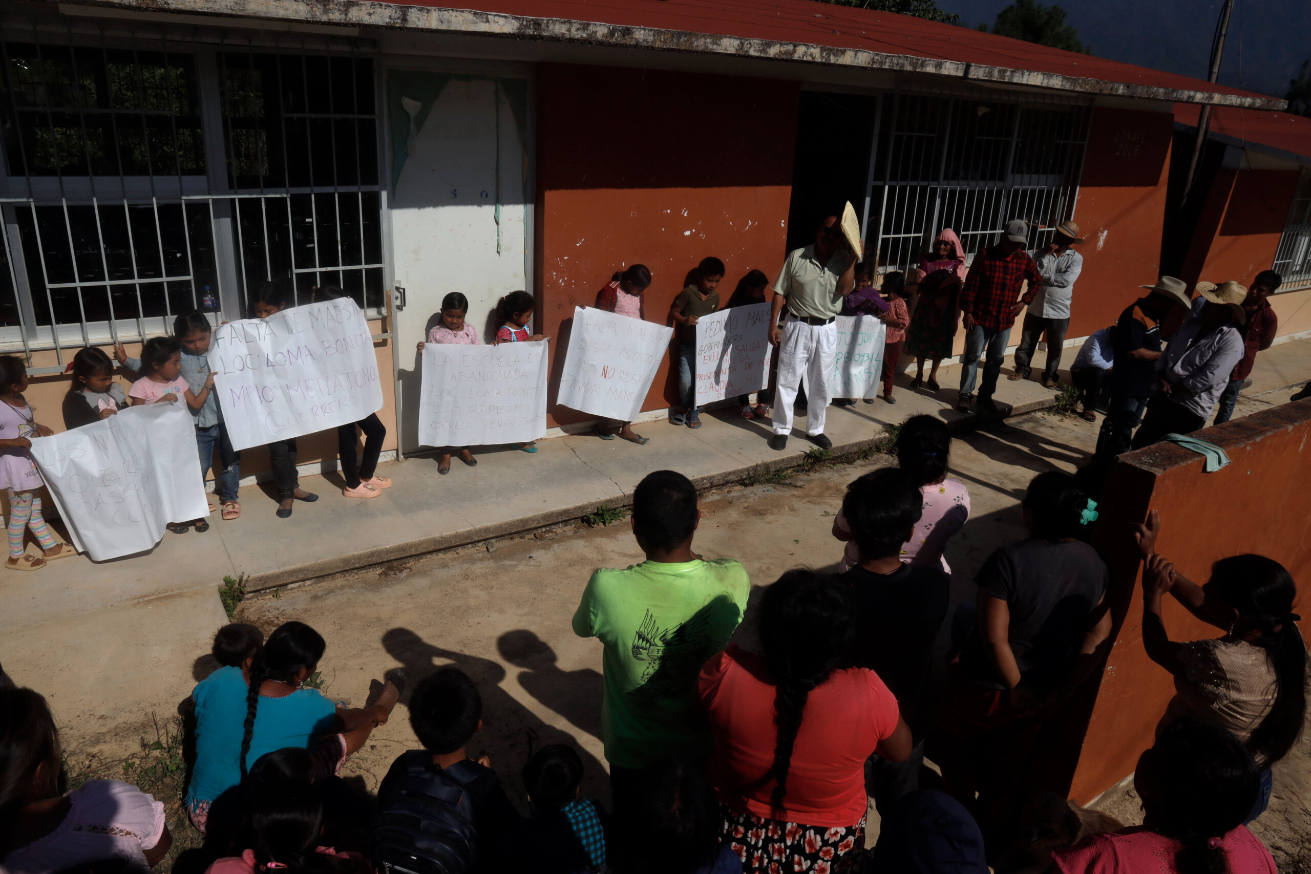 Gobernadora de Guerrero niega educación a 31 niñas y niños na savi de Loma Bonita en la Montaña