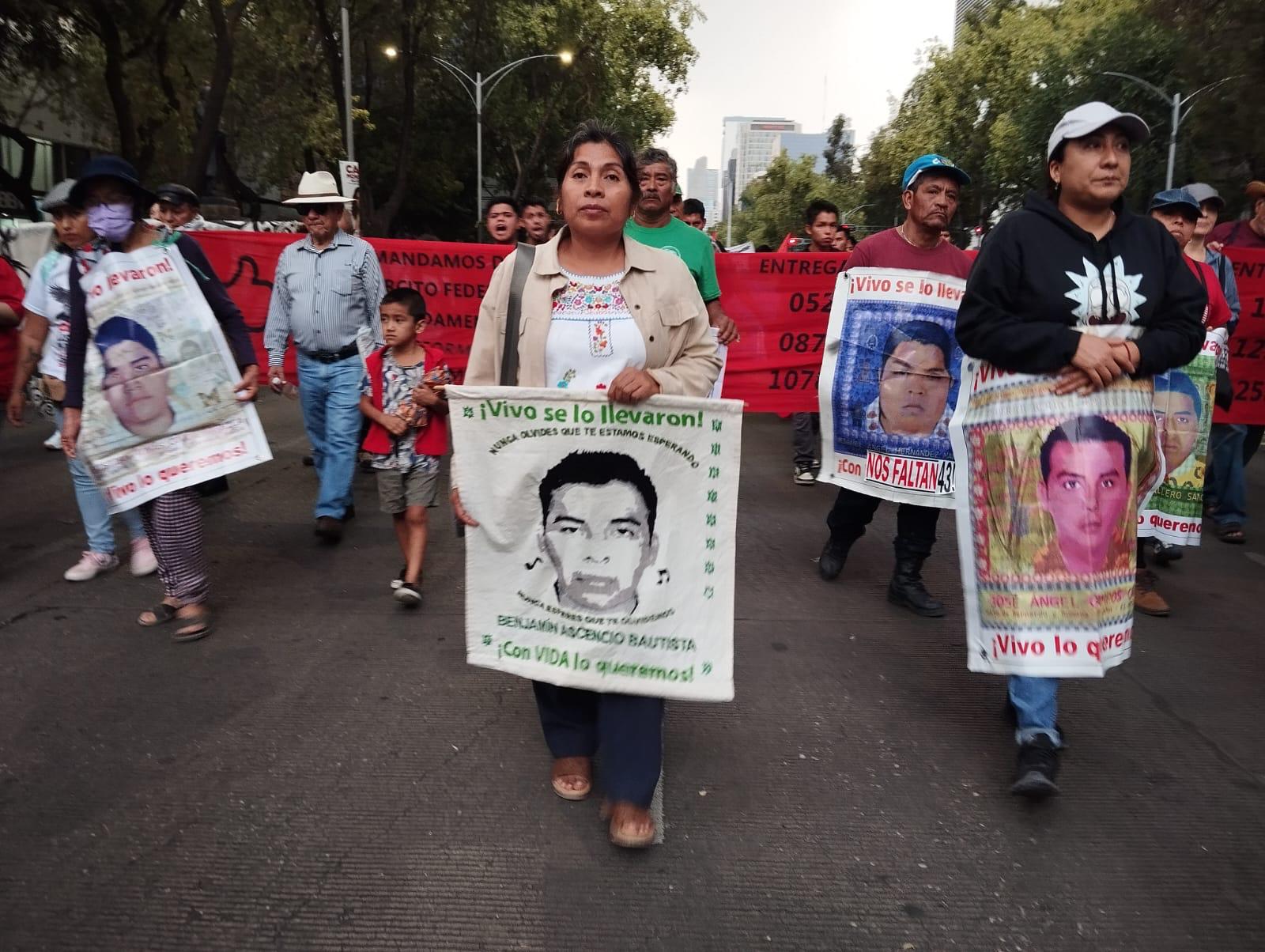 Madres y padres de los 43 esperan resultados en la reunión de mañana con Sheinbaum 